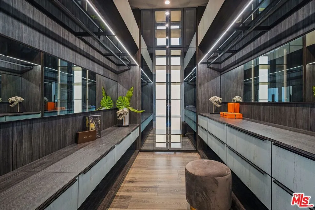 2304 Donella Circle, Los Angeles, California 90077 home-pic-20